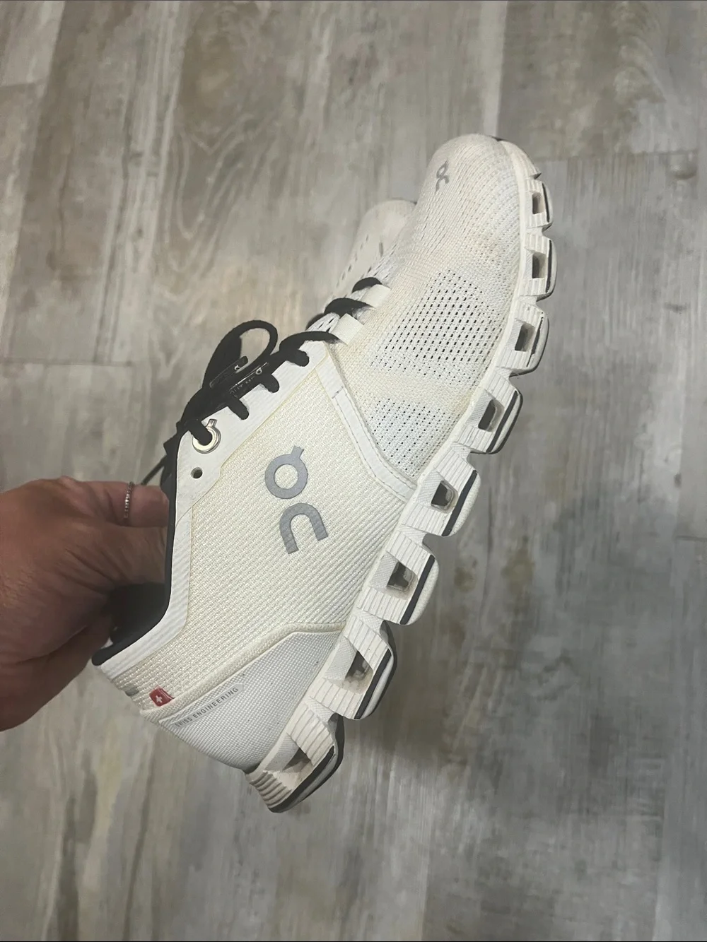 On Running shoes running 6.5 Women’s White and Black Cloud-Style Athletic Shoes